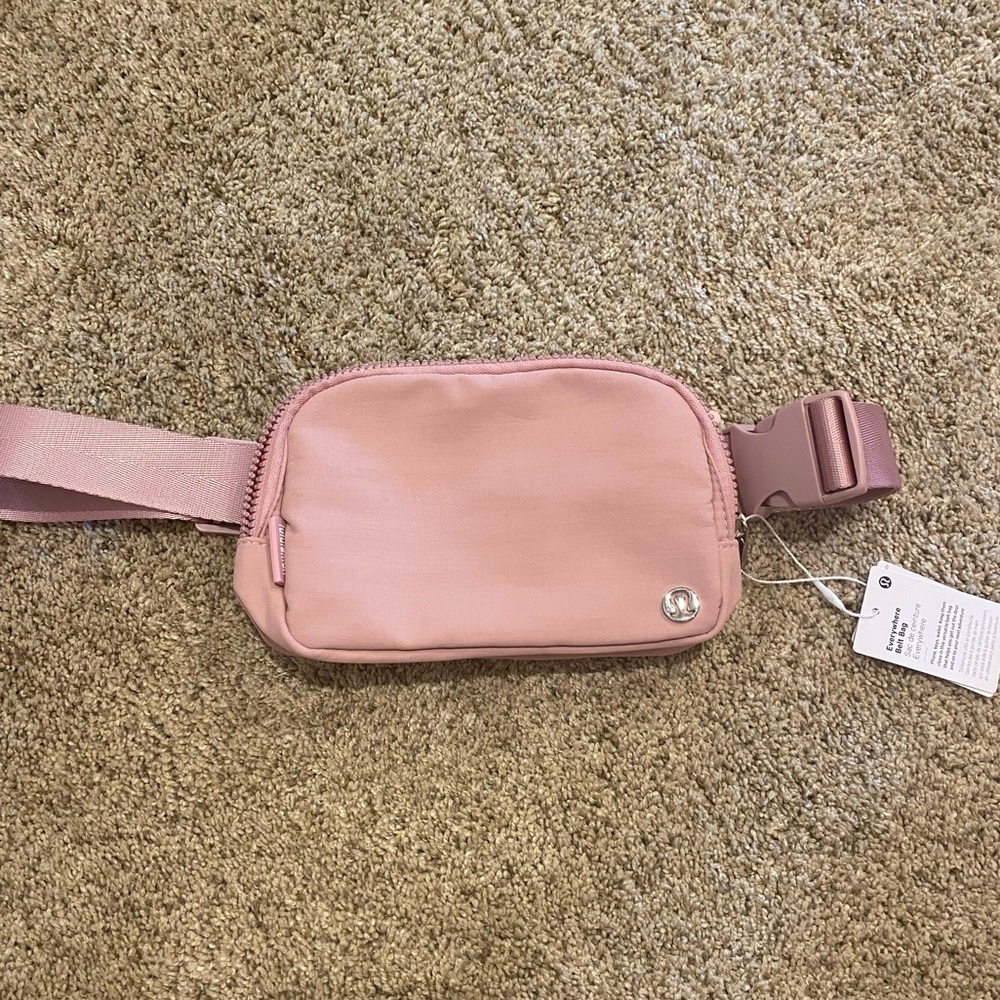 Lululemon belt bag LOOK-A -LIKE.